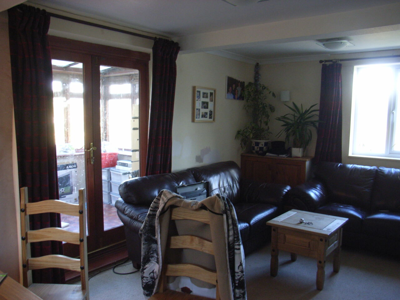 sitting area before renovation