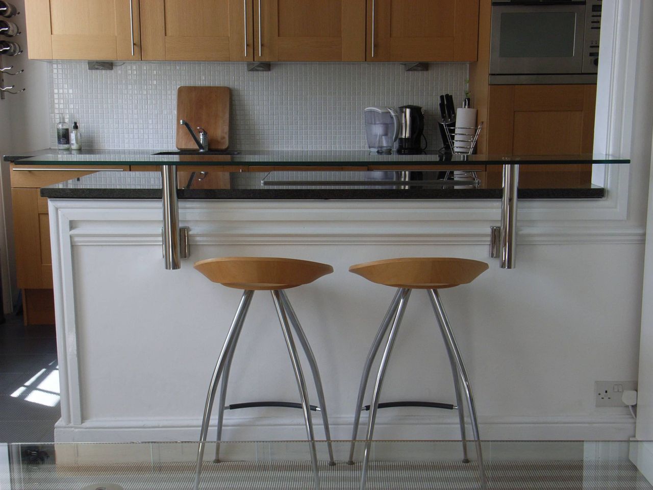 breakfast bar