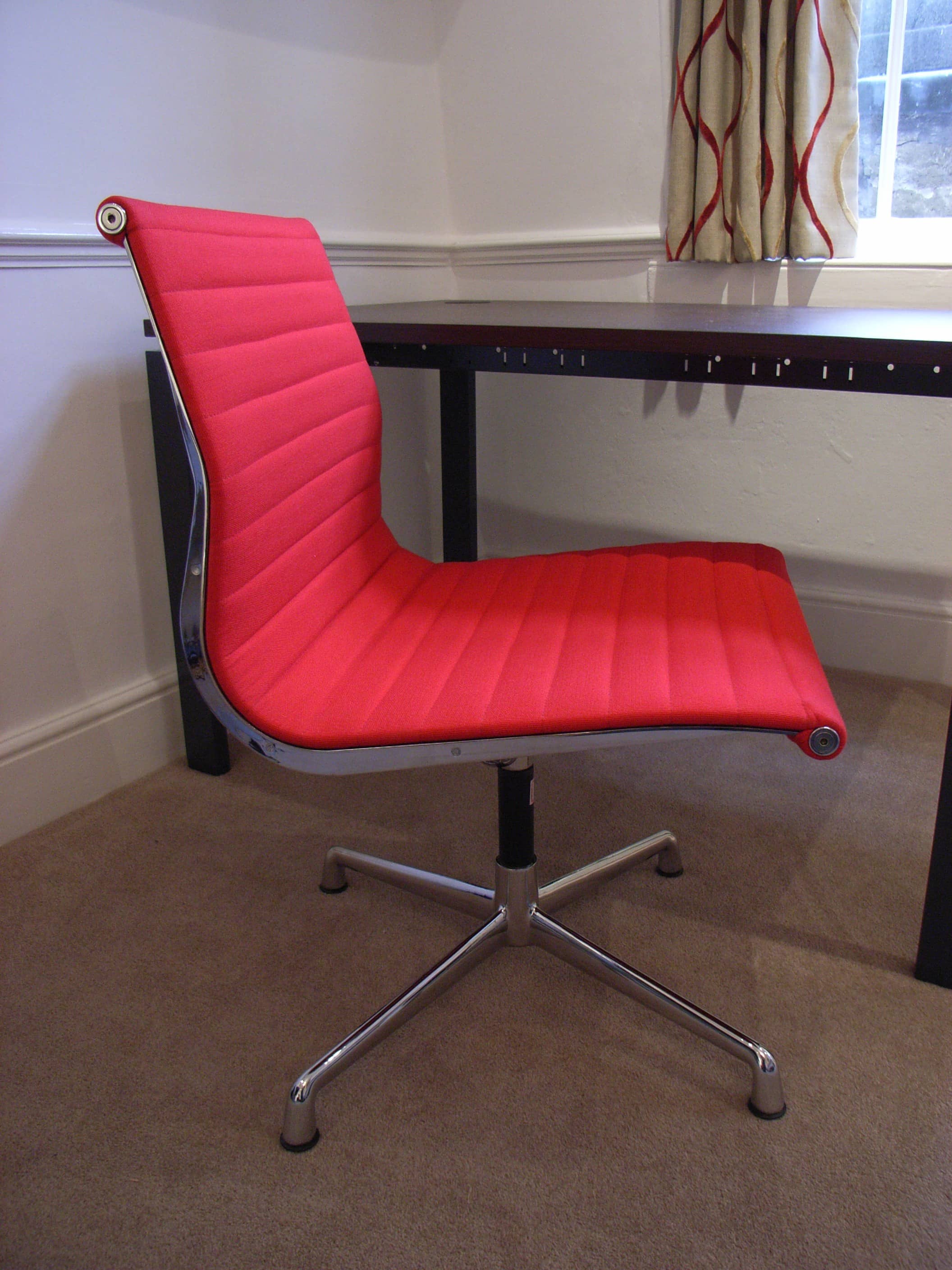 contemporary red office chair