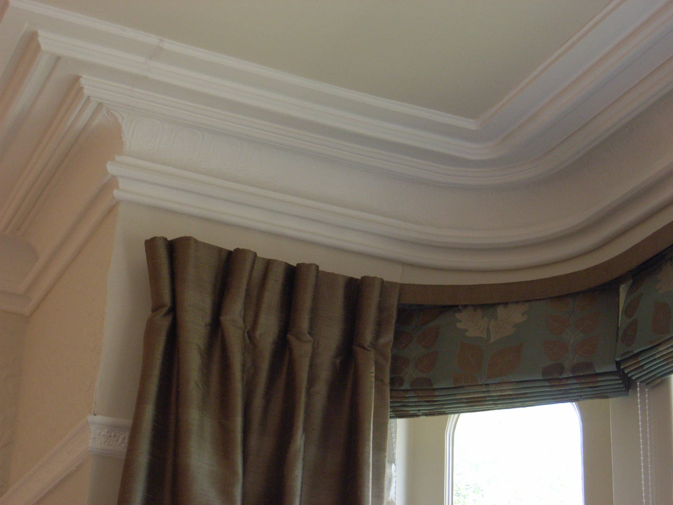 dress curtain with roman blind