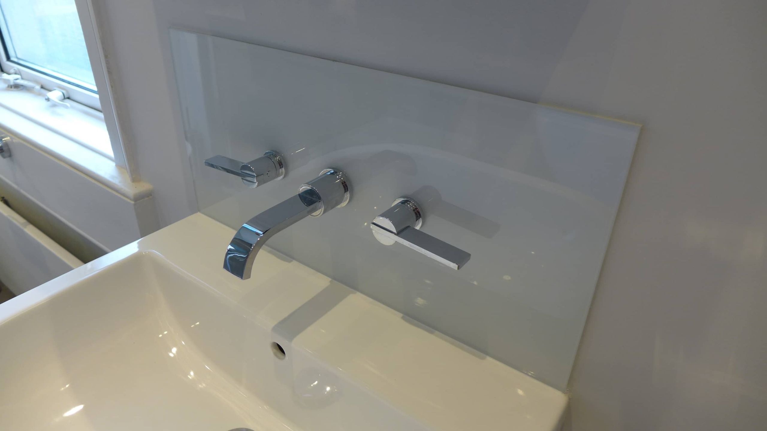 glass basin splashback