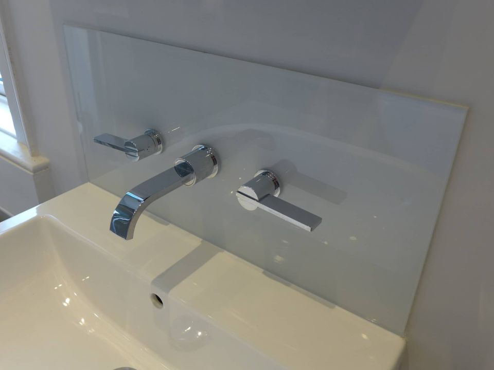 glass basin splashback