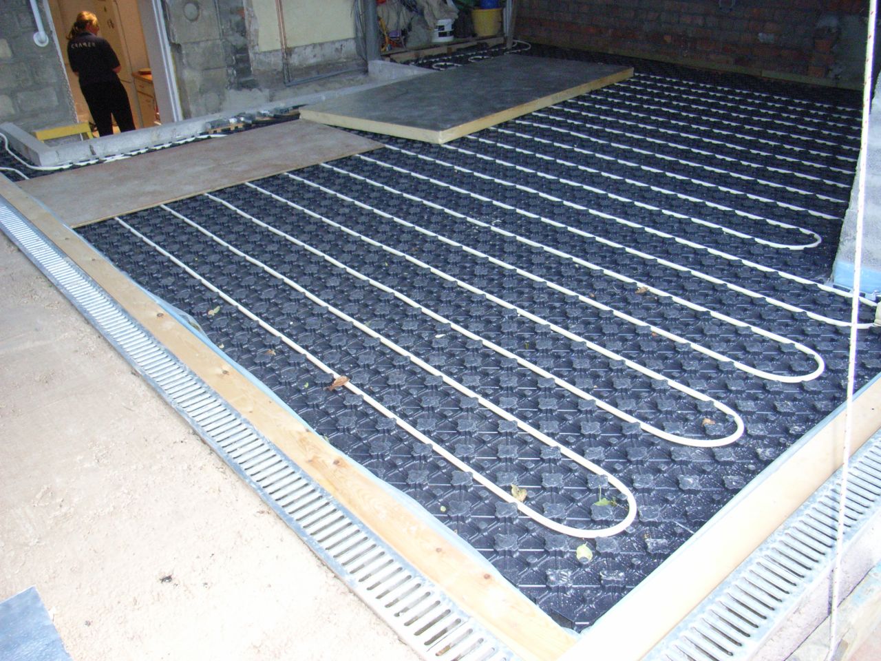 wet underfloor heating installed