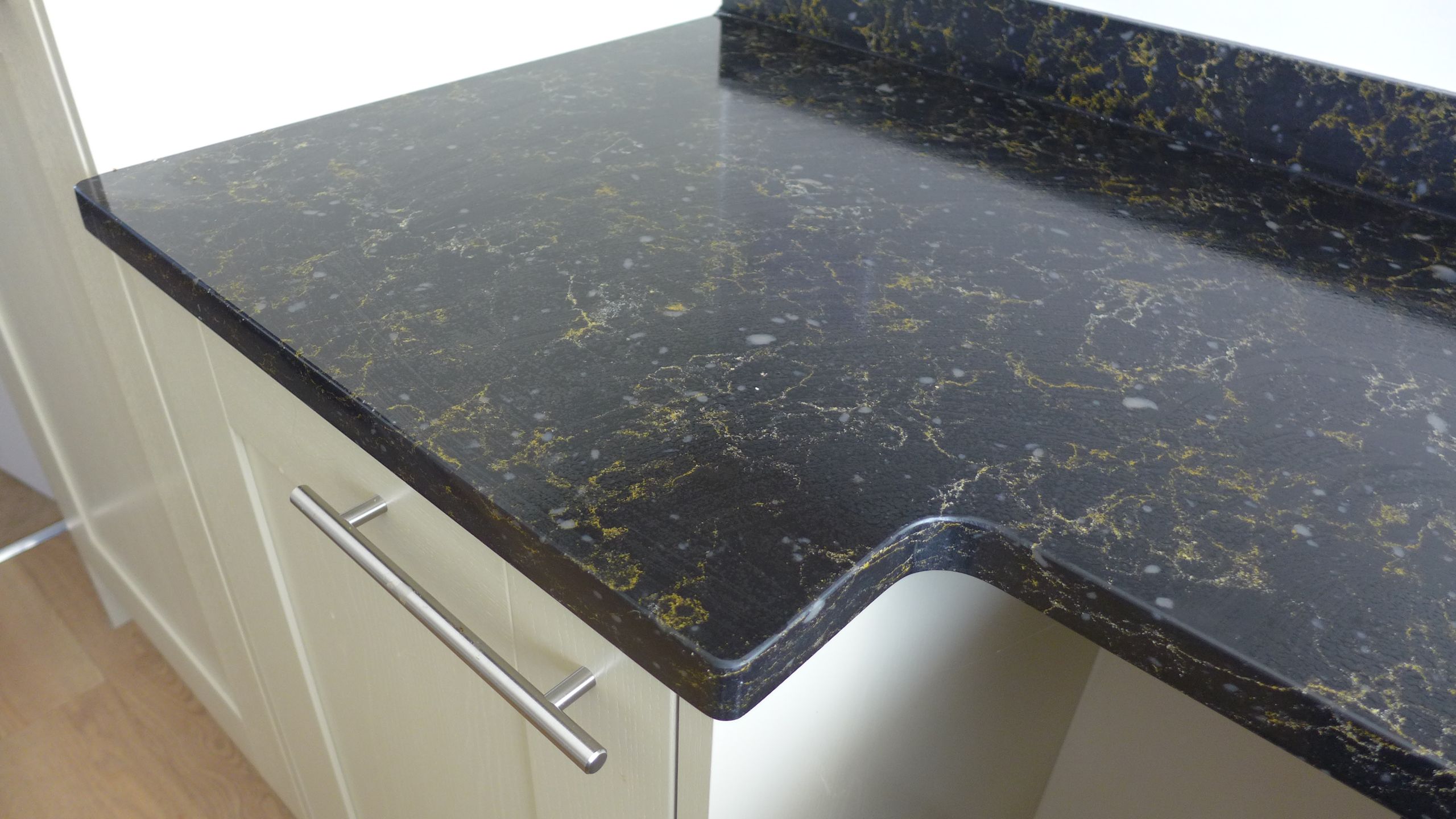 quartz worktop with knee space