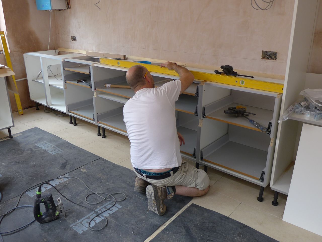 kitchen fitter