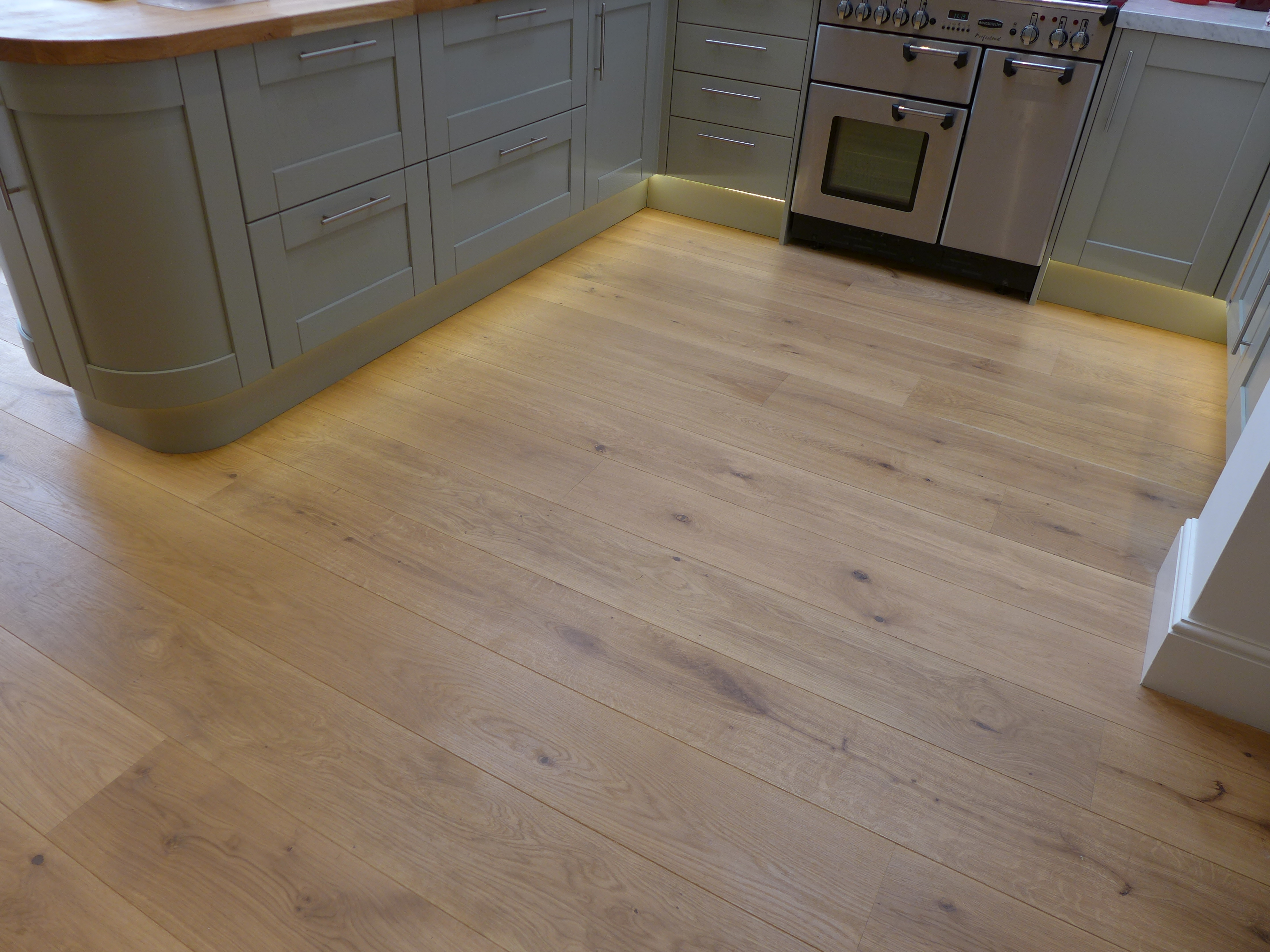 classic-kitchen-plinth-lighting