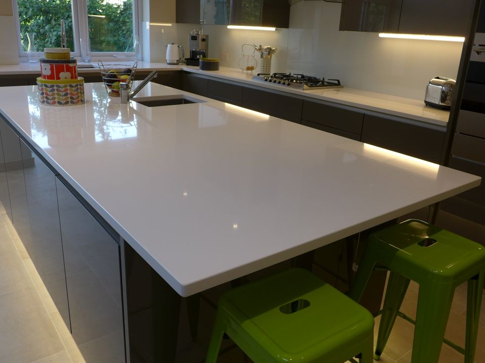 kitchen-island-with-white-quartz-worktop