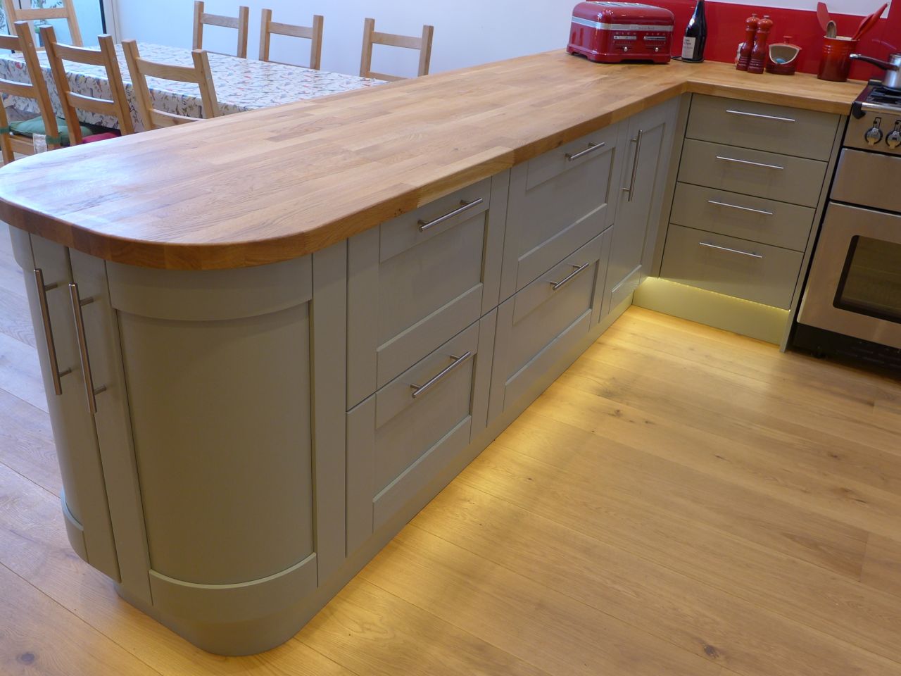 kitchen peninsula