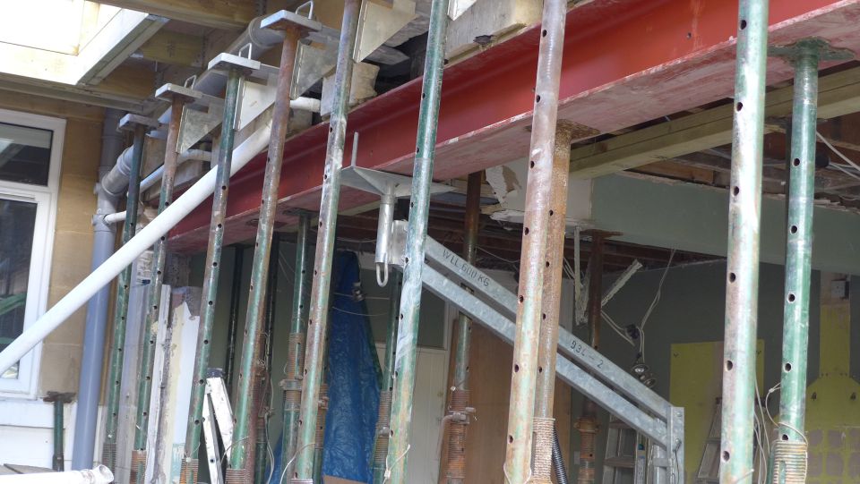 a hoist is used in fitting the structural steel