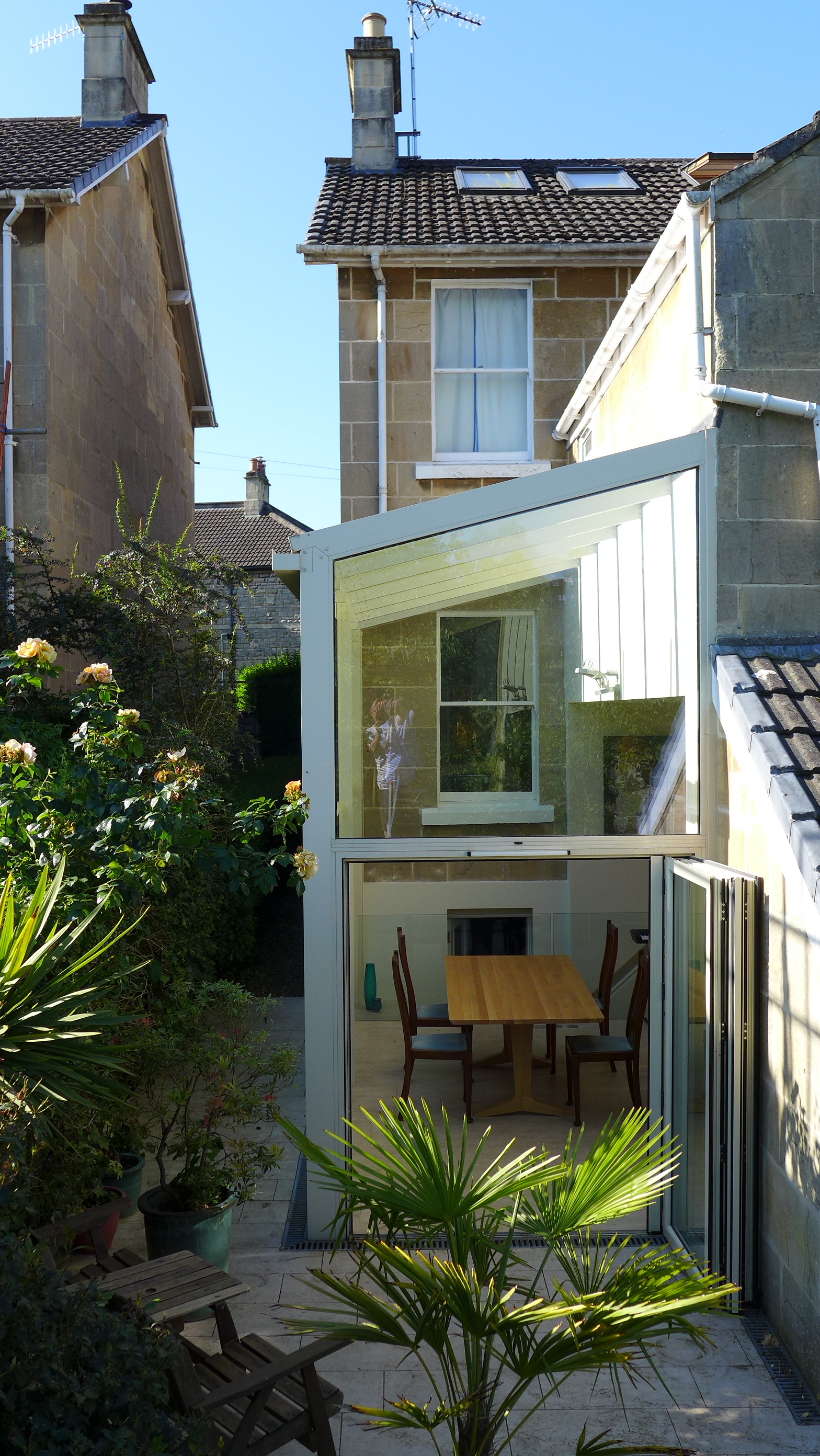 glass side return extension to Victorian house