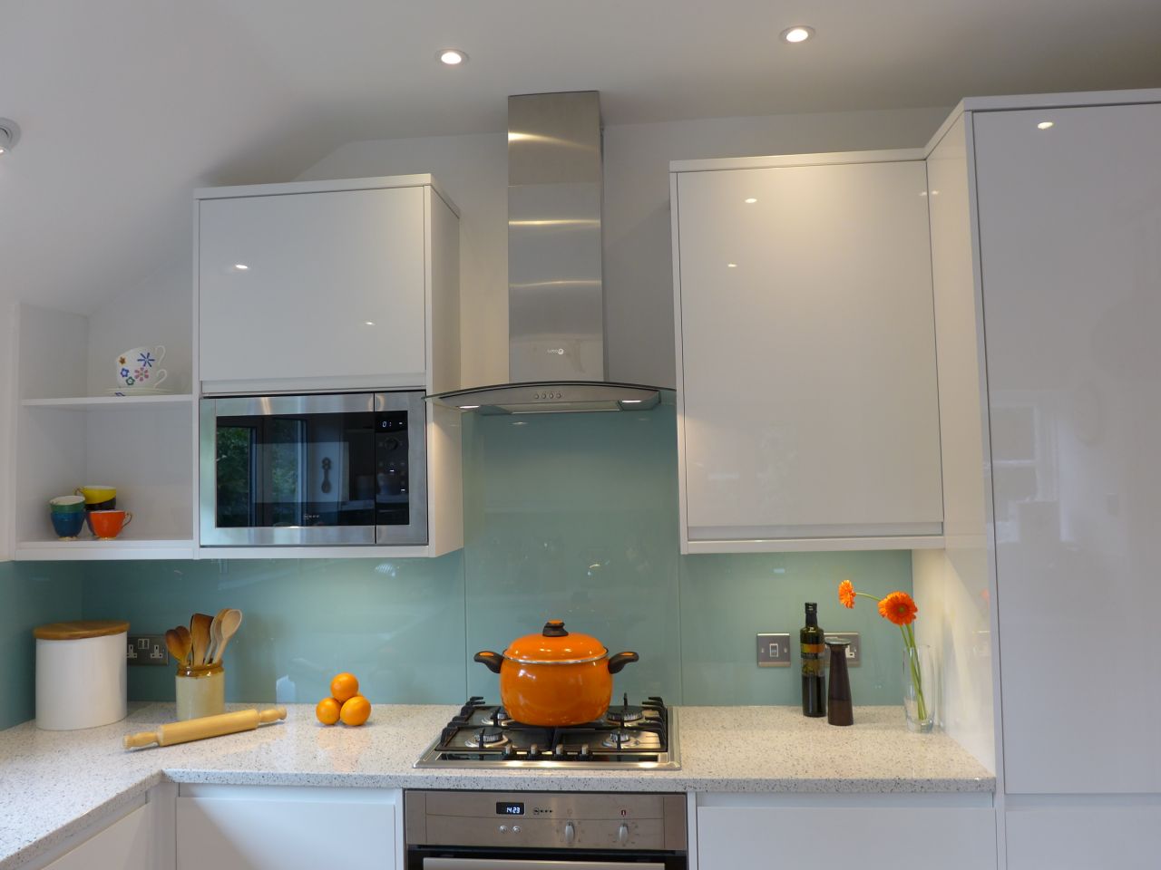 kitchen splashbacks and upstands come in all colours; they are very easy to keep clean