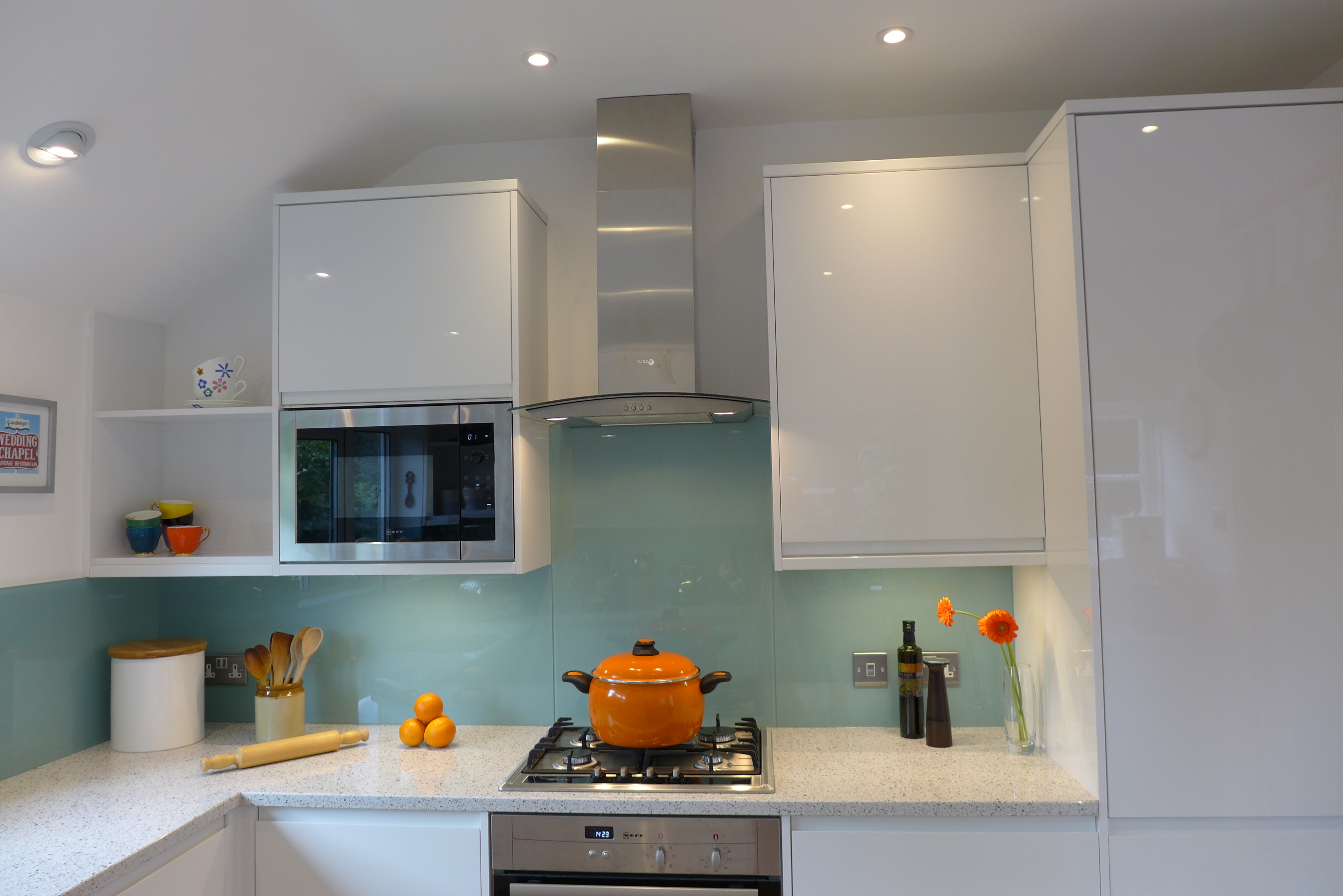 kitchen splashbacks and upstands come in all colours; they are very easy to keep clean