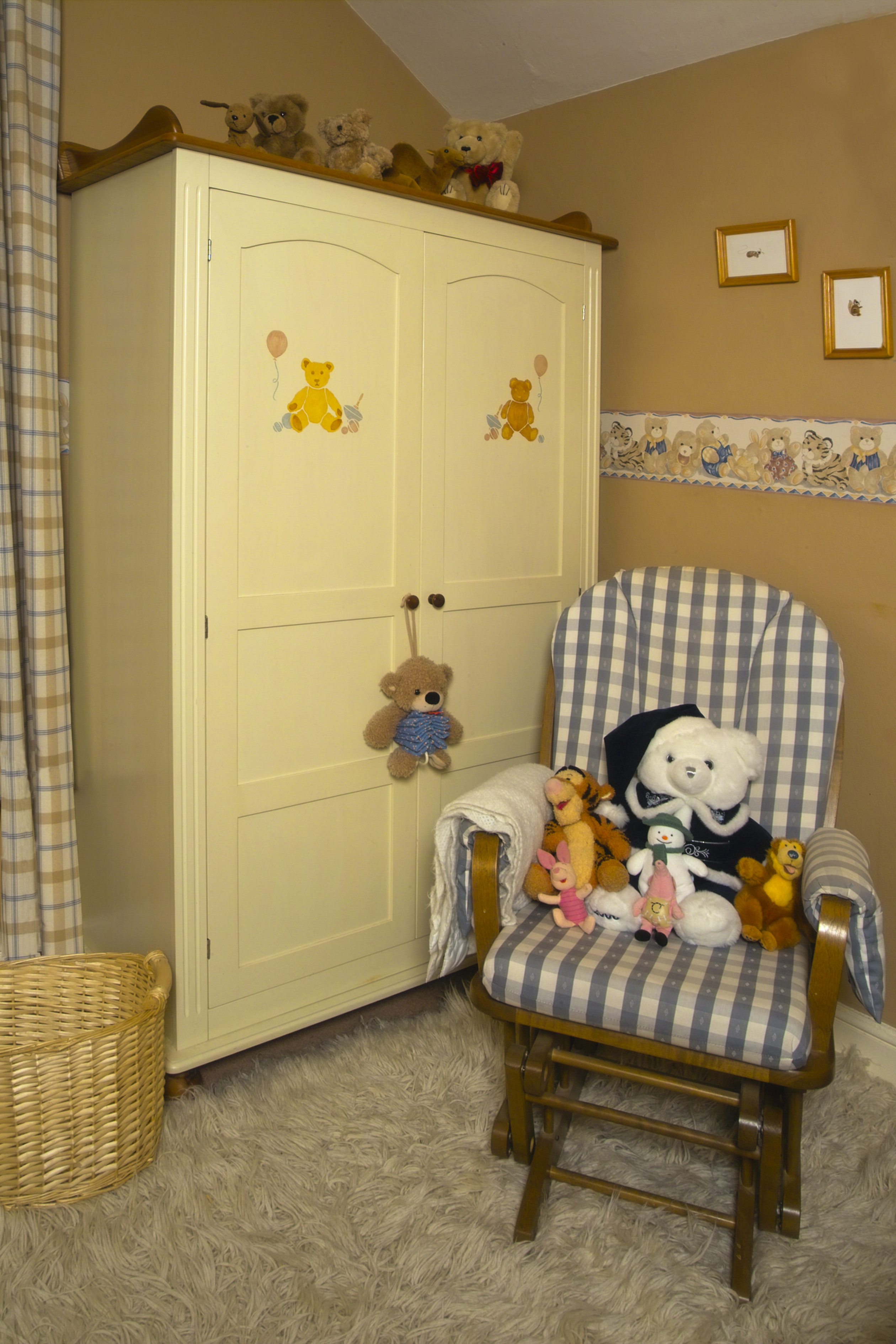 child's nursery fnished in warm, comfortable tones