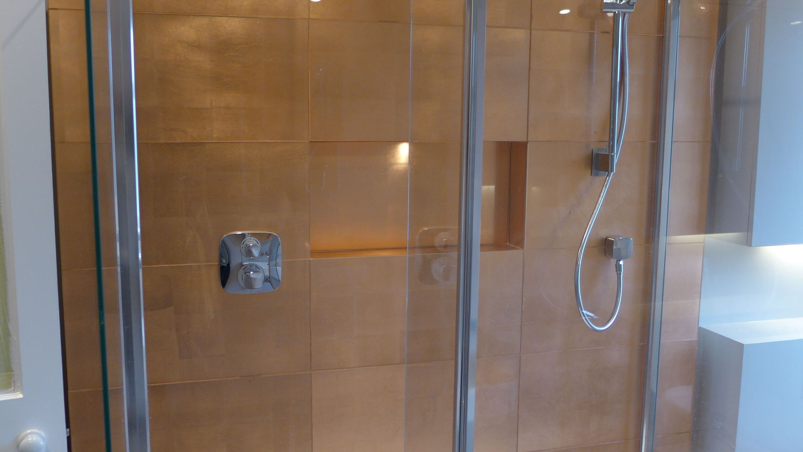 shower wall in copper