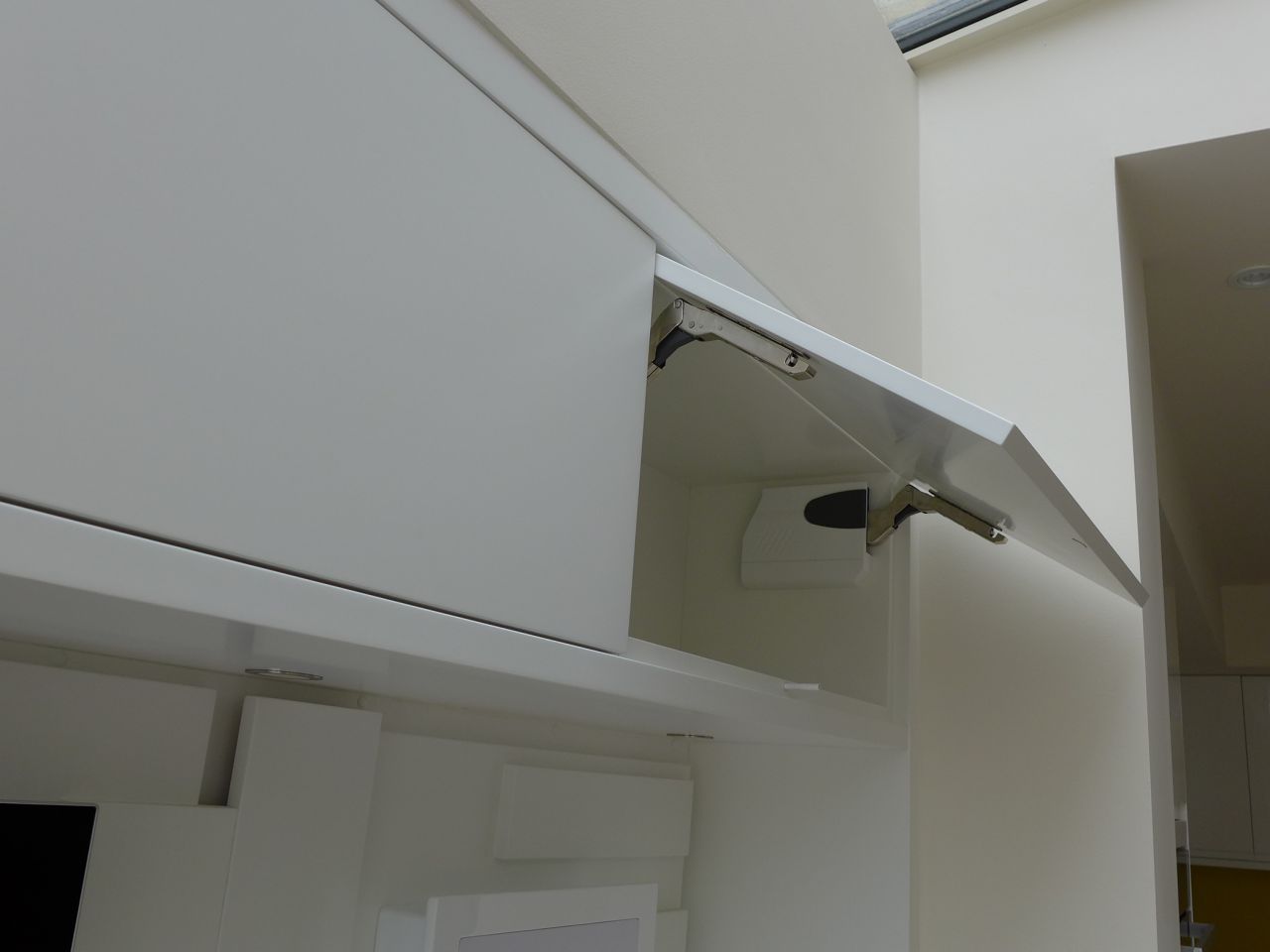 upper cabinet