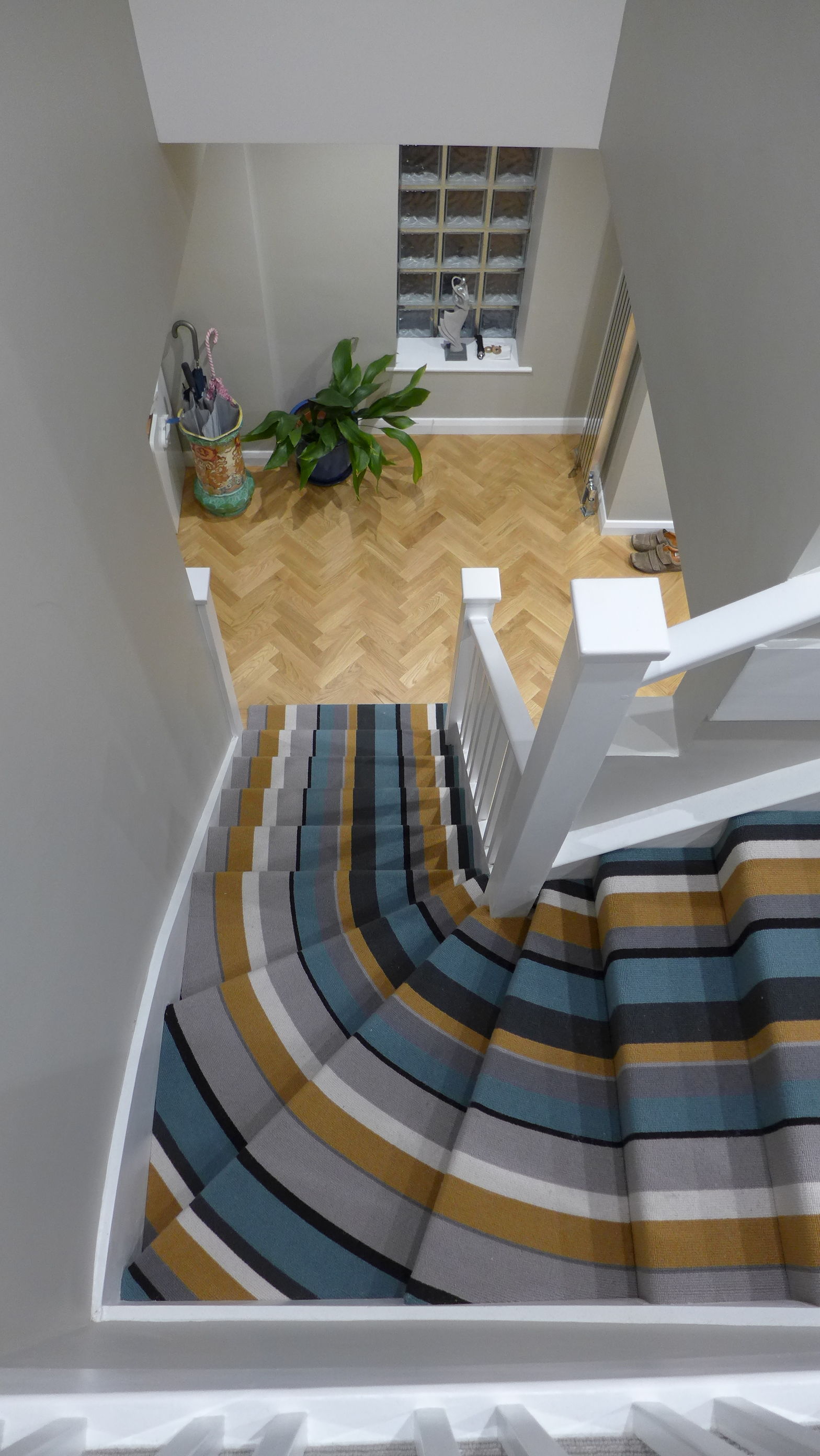 curved striped carpet