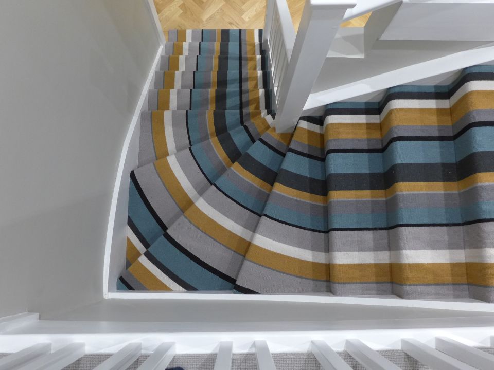 how to curve a striped carpet