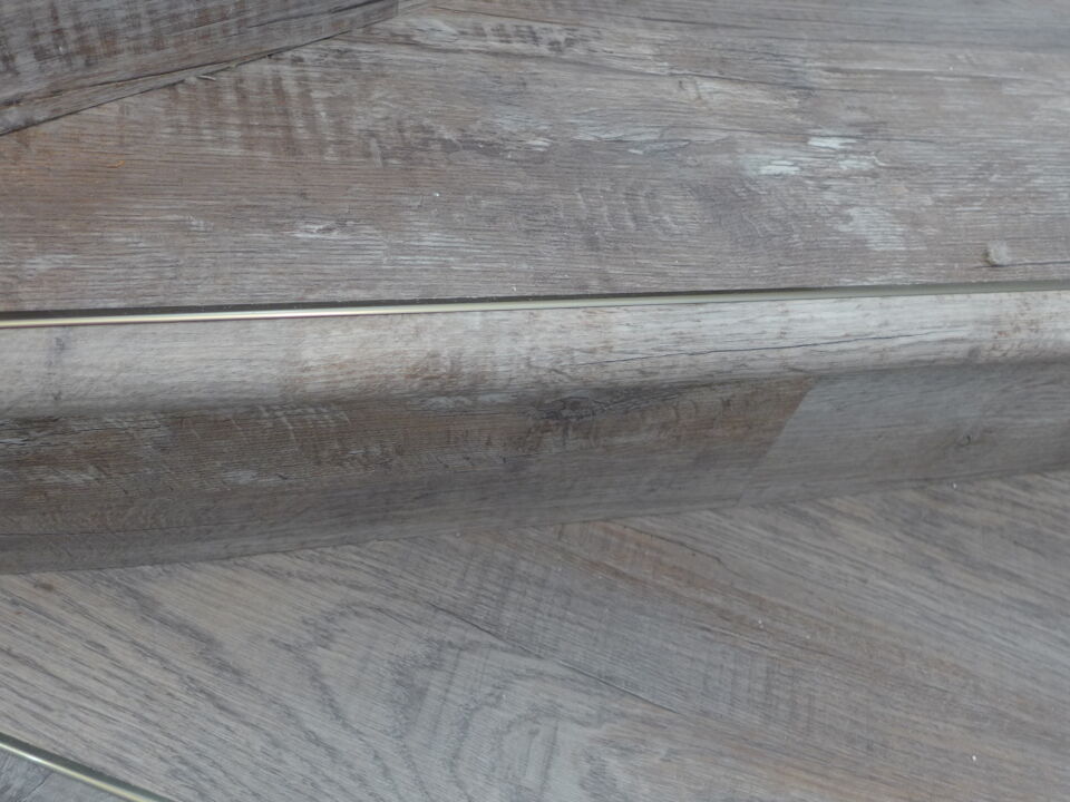 vinyl tile nosing