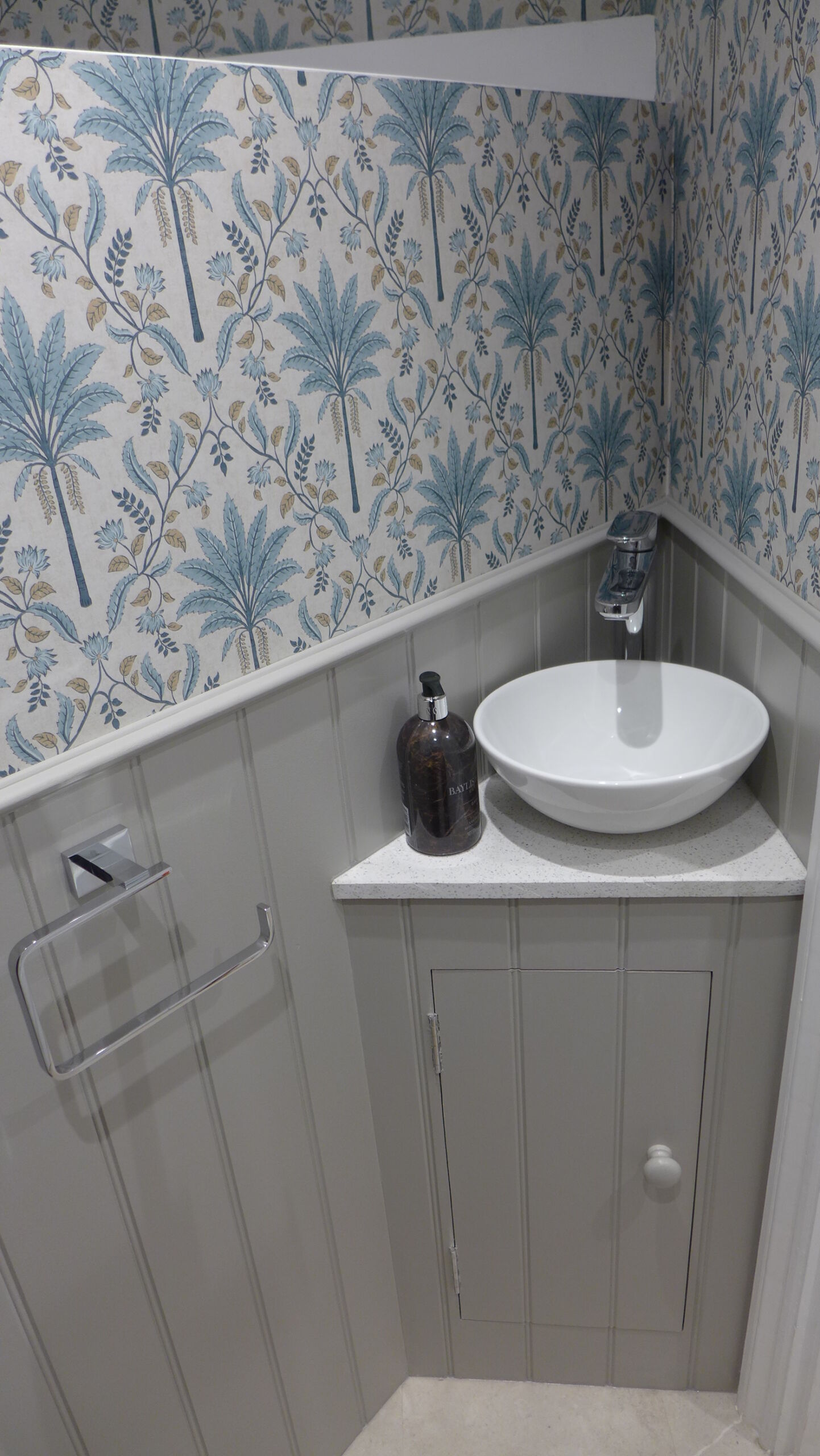 cloakroom basin